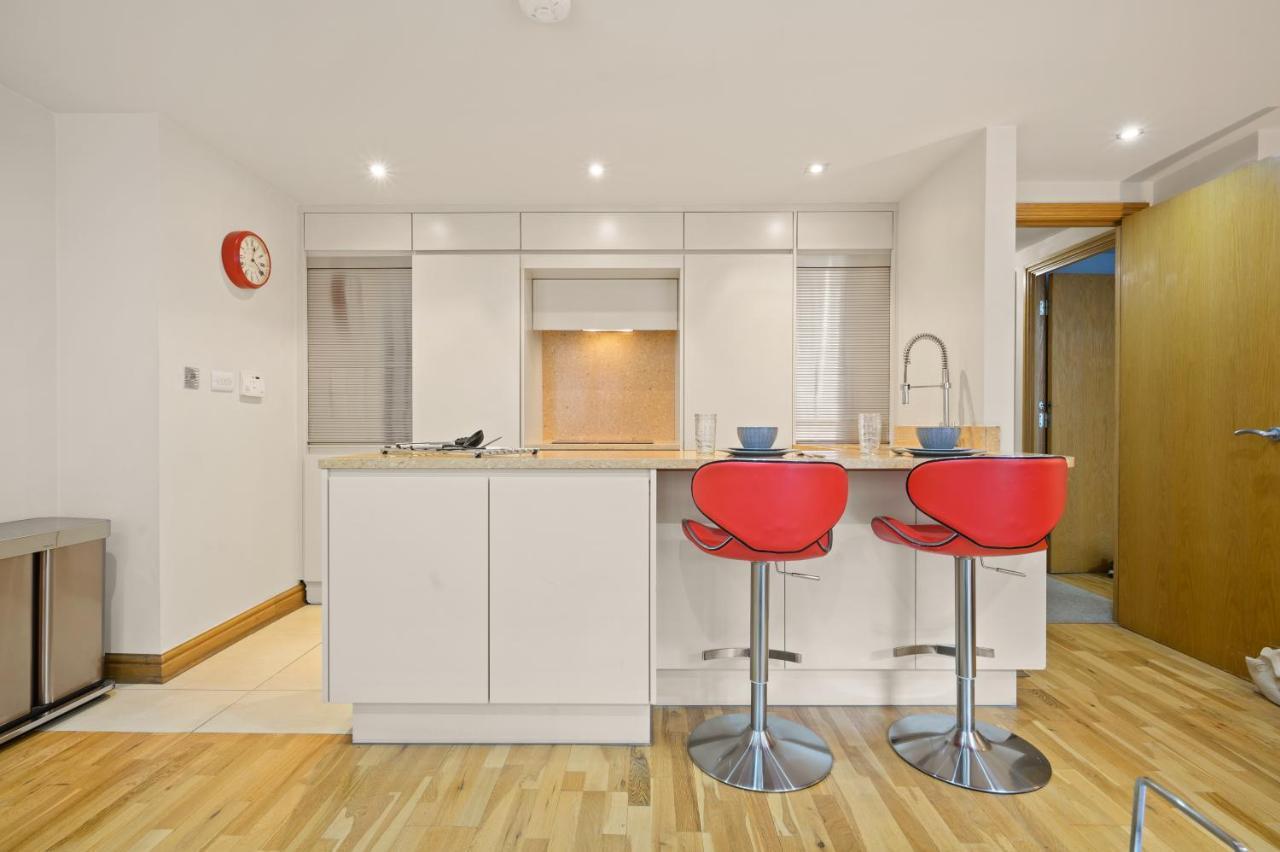 Lovely 2 Double Bedroom Flat With Patio Mánchester Exterior foto
